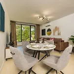 Einik Luxury Apartament *