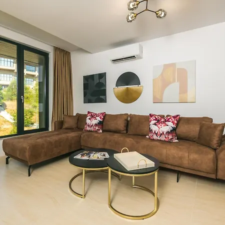 Einik Luxury Apartment *