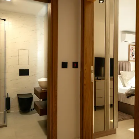 Einik Luxury Apartment