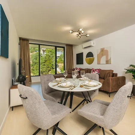 Einik Luxury Apartment *